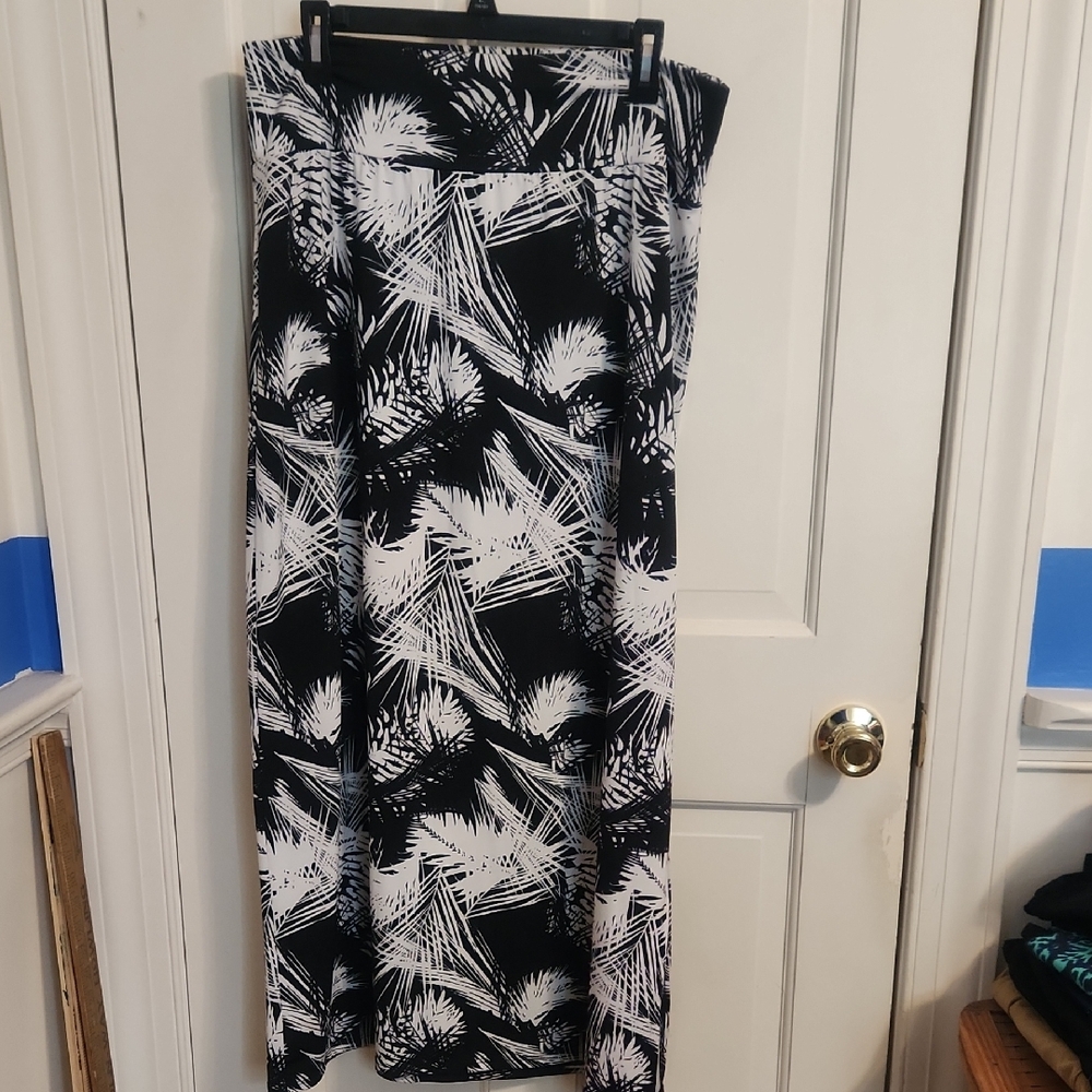 AGB Monochrome Patterned Pencil Skirt